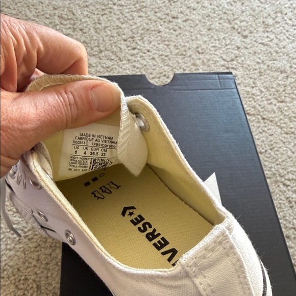 Converse White Low-Top Sneakers - Picture 6 of 8